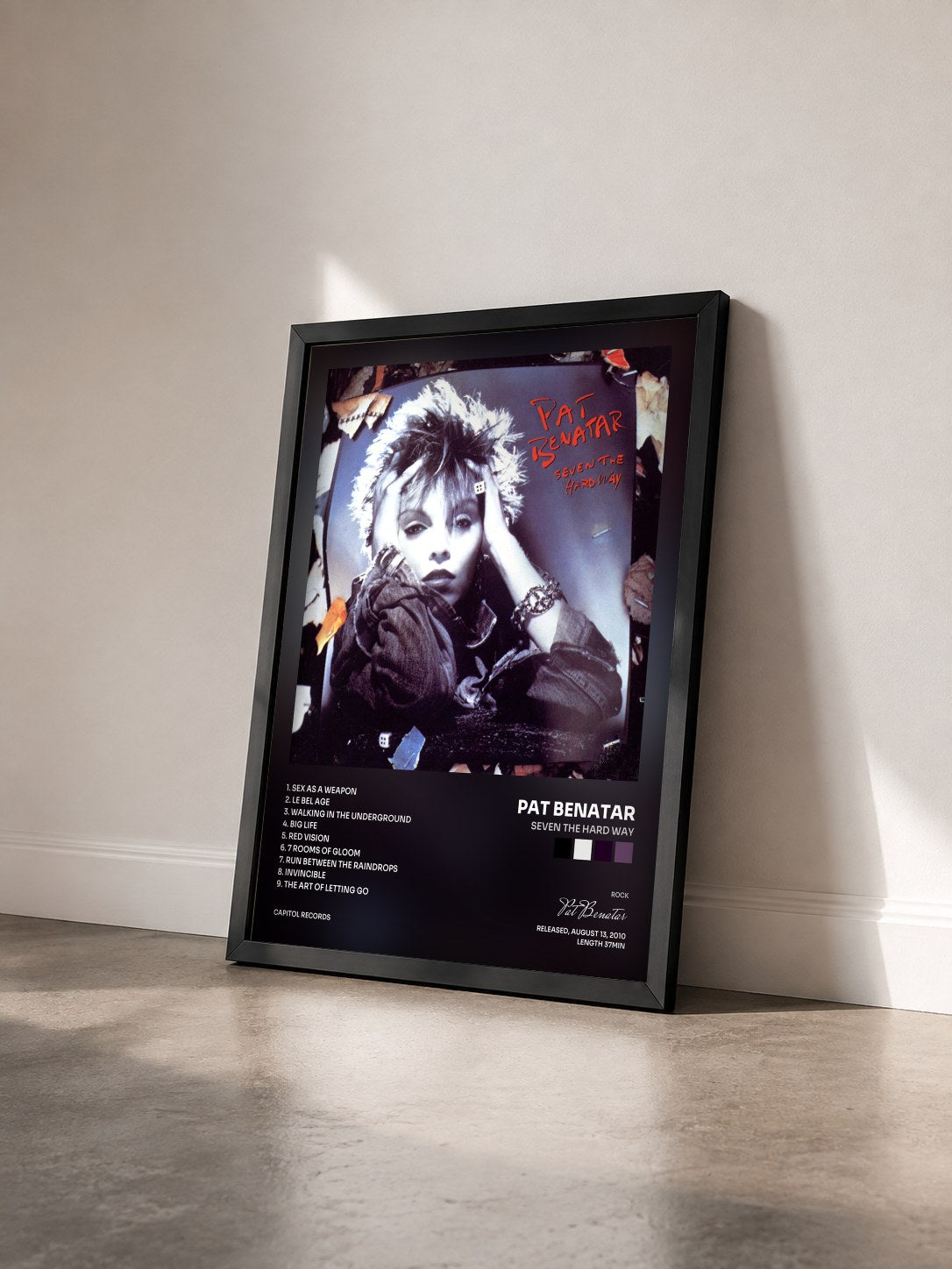 #noir Tableau de l'album Seven The Hard Way de Pat Benatar vu de trois quarts, cadre noir