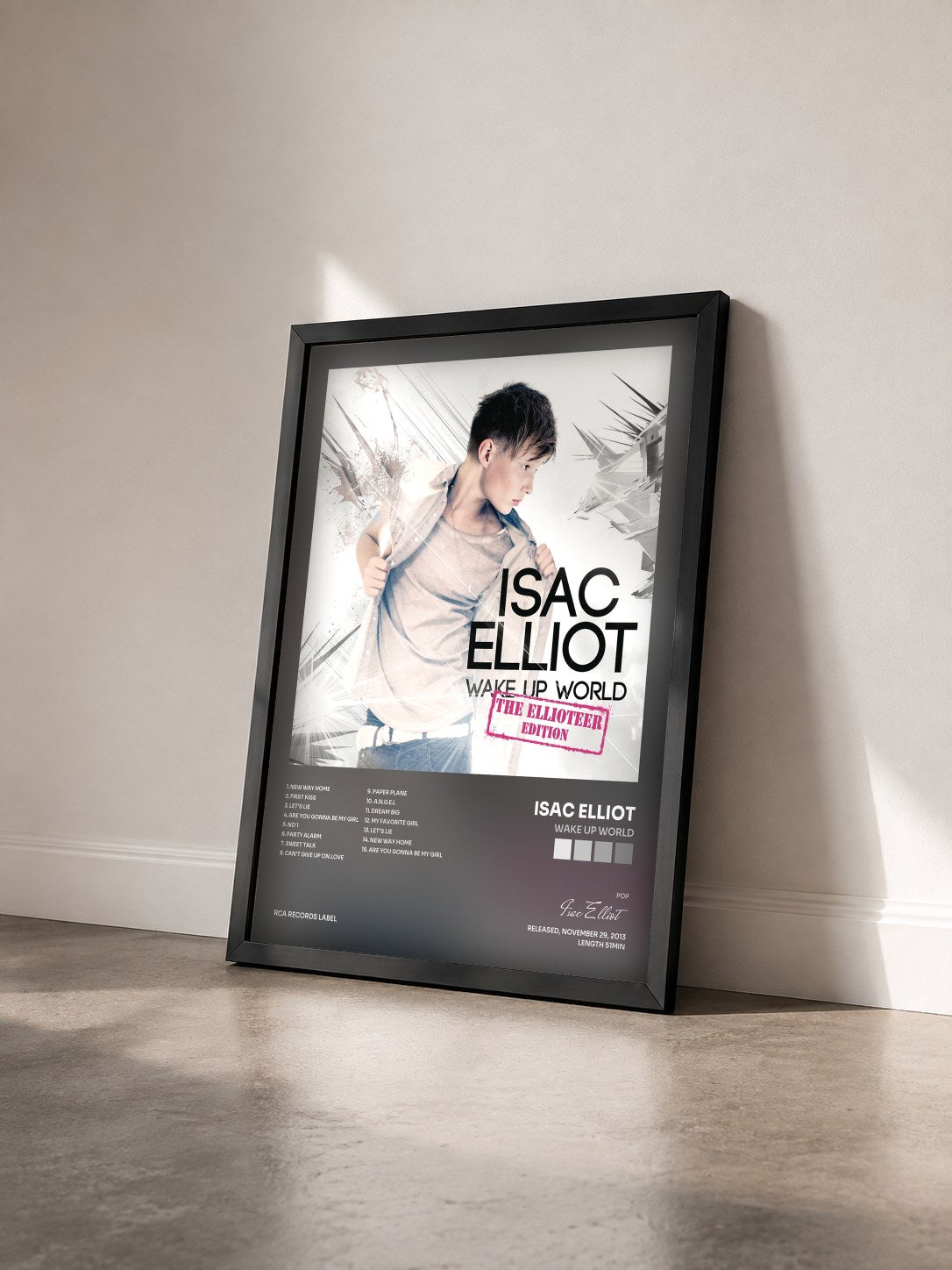 #noir Tableau de l'album Wake Up World de Isac Elliot vu de trois quarts, cadre noir