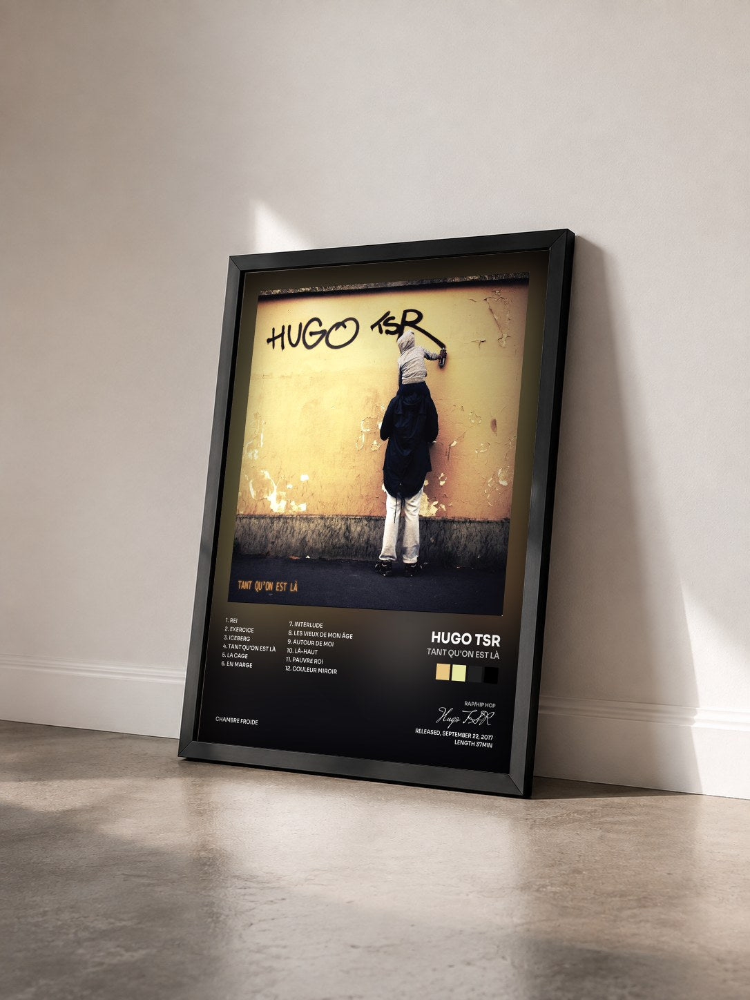 #noir Tableau de l'album Tant qu'on est là de Hugo TSR vu de trois quarts, cadre noir