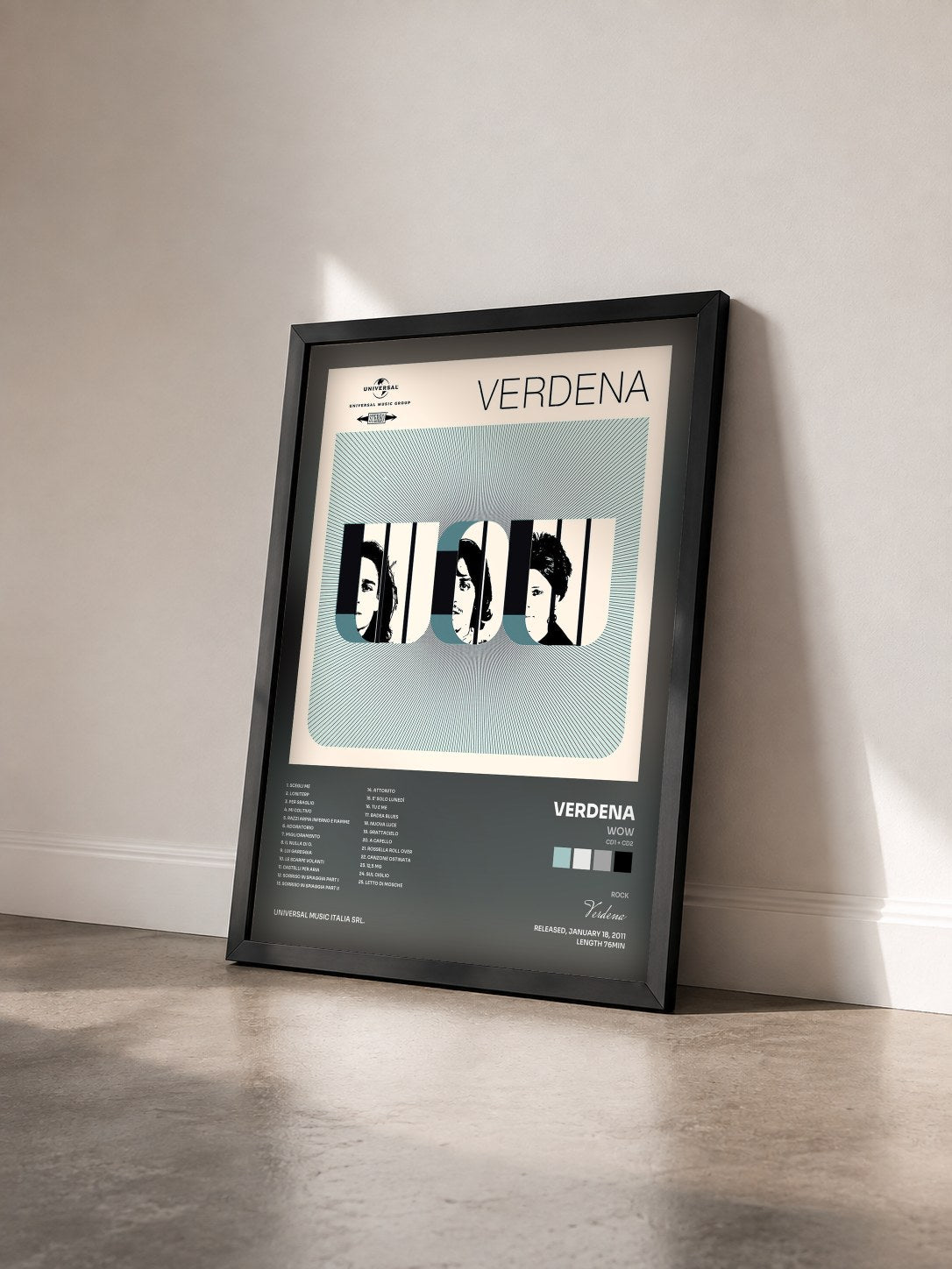 #noir Tableau de l'album Wow (CD1 + CD2) de Verdena vu de trois quarts, cadre noir
