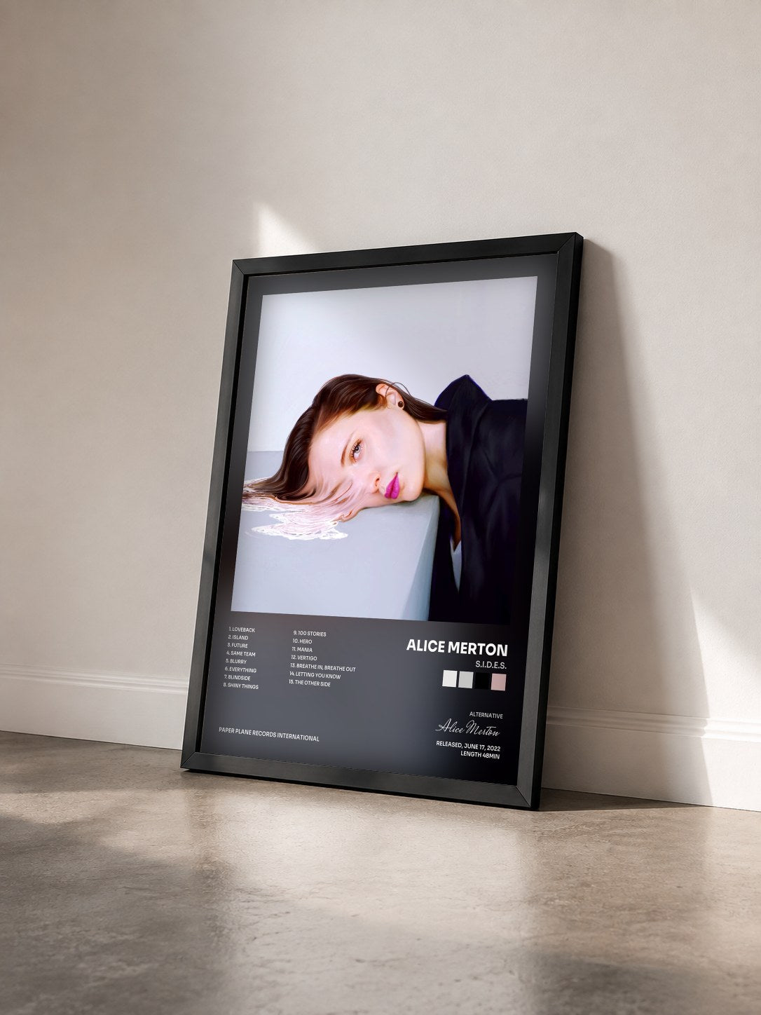 #noir Tableau de l'album S.I.D.E.S. de Alice Merton vu de trois quarts, cadre noir