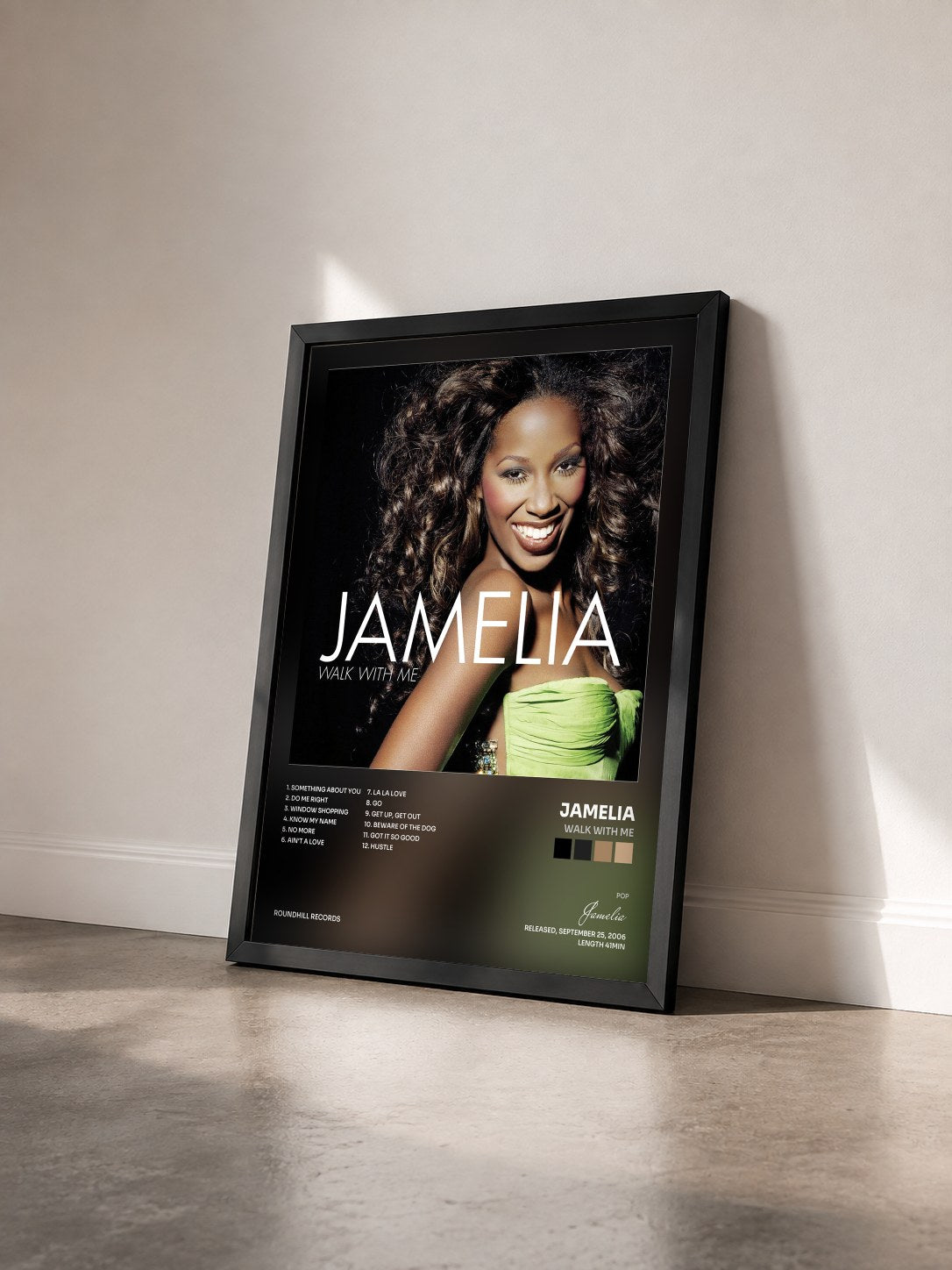 #noir Tableau de l'album Walk with Me de Jamelia vu de trois quarts, cadre noir