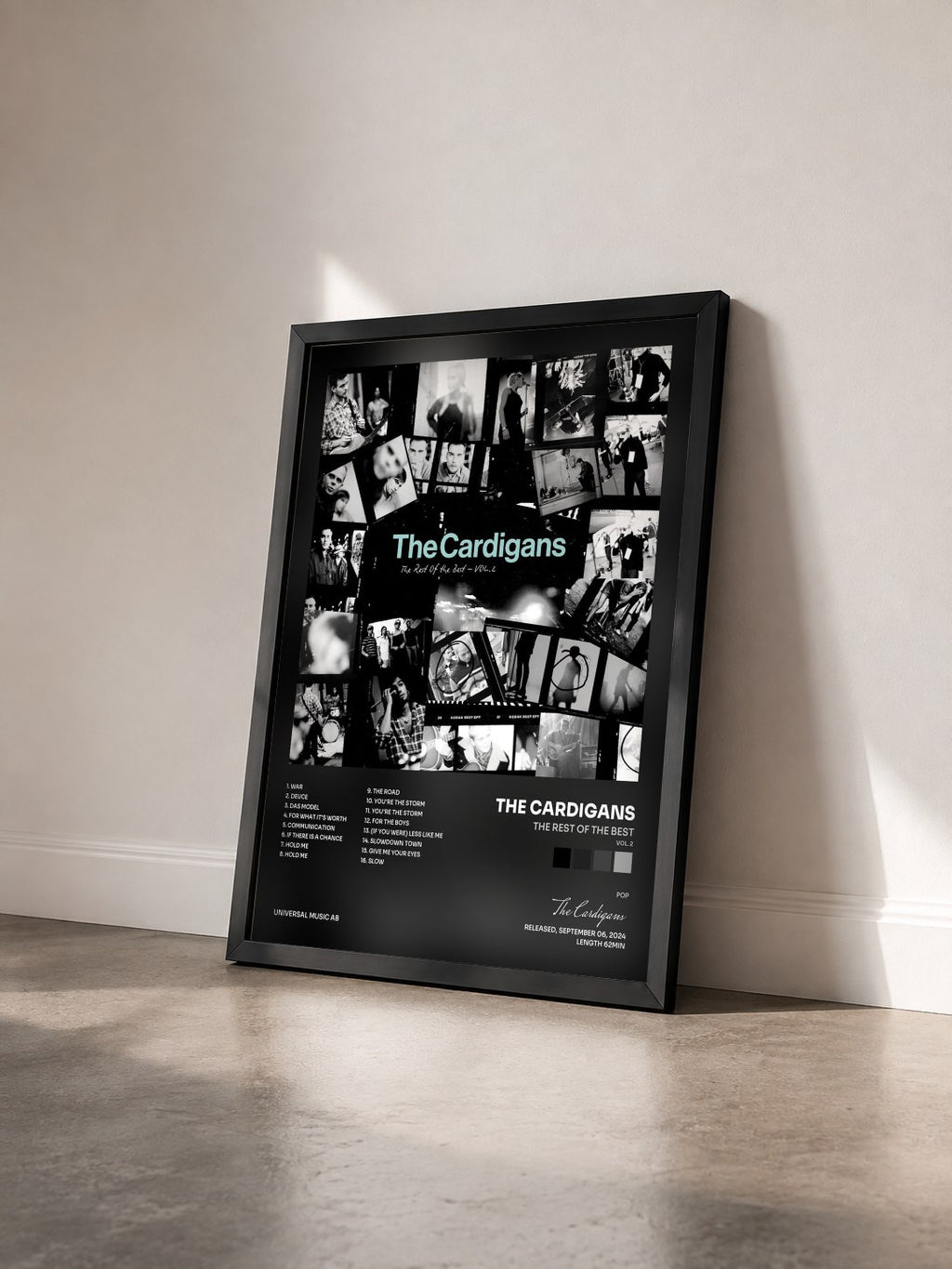#noir Tableau de l'album The Rest Of The Best (Vol. 2) de The Cardigans vu de trois quarts, cadre noir