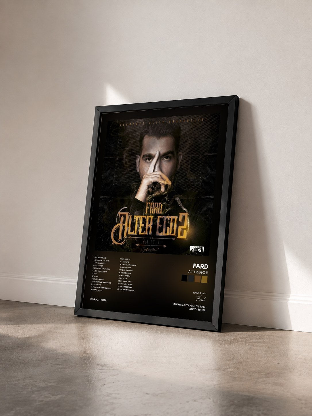 #noir Tableau de l'album Alter Ego II de Fard vu de trois quarts, cadre noir