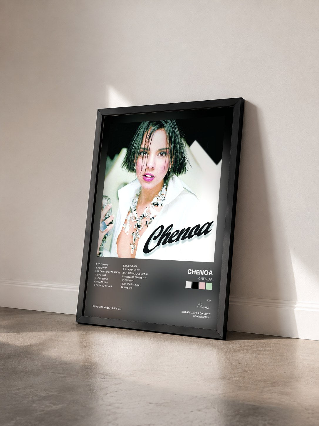 #noir Tableau de l'album Chenoa de Chenoa vu de trois quarts, cadre noir