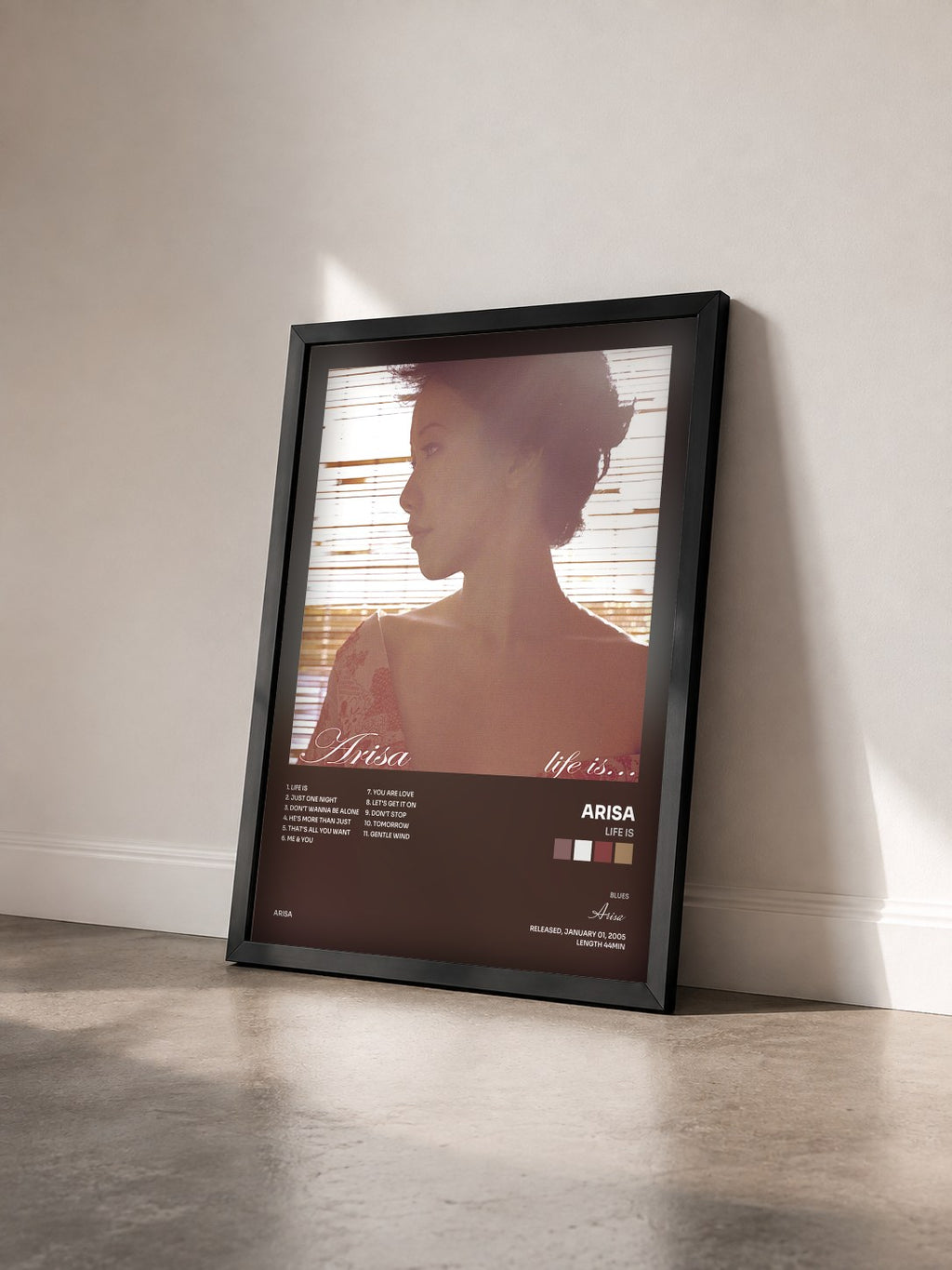 #noir Tableau de l'album Life is de Arisa vu de trois quarts, cadre noir