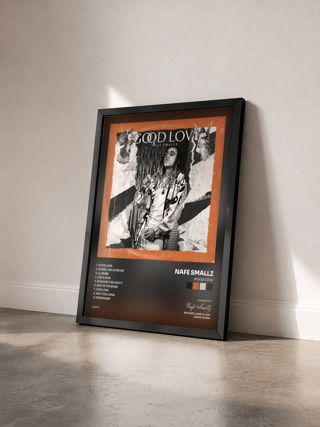 #noir Tableau de l'album Good Love de Nafe Smallz vu de trois quarts, cadre noir