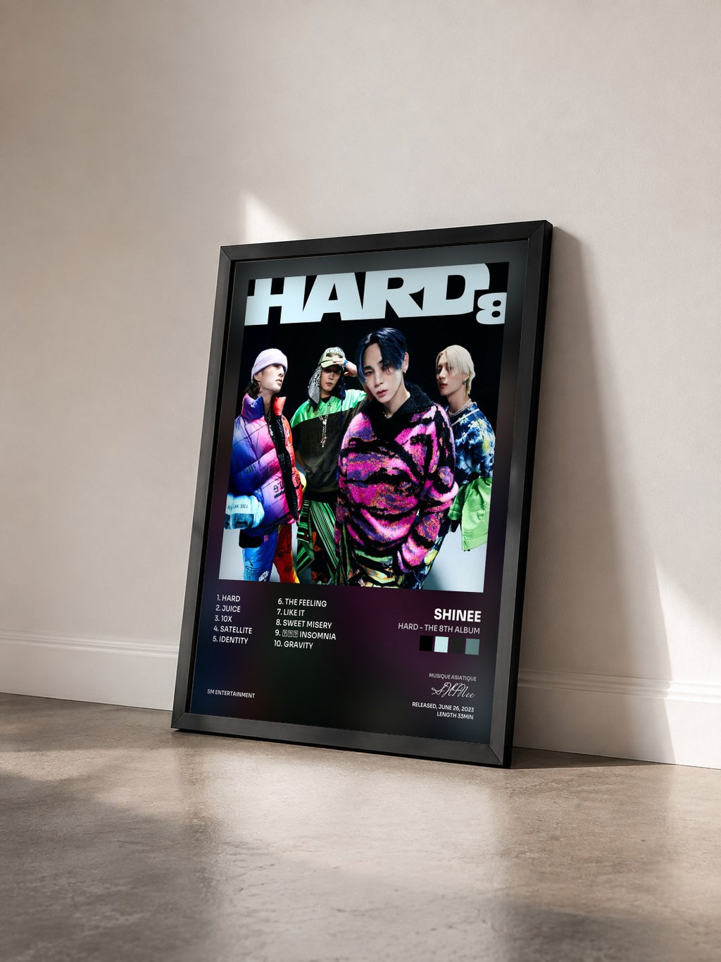 #noir Tableau de l'album HARD - The 8th Album de SHINee vu de trois quarts, cadre noir