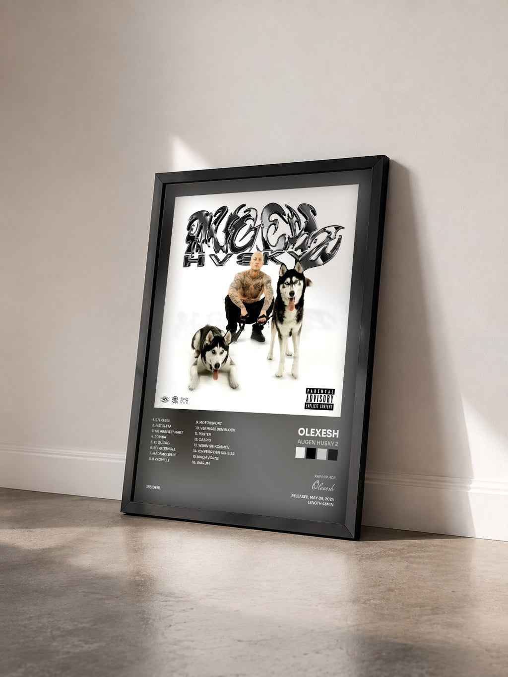 #noir Tableau de l'album Augen Husky 2 de Olexesh vu de trois quarts, cadre noir