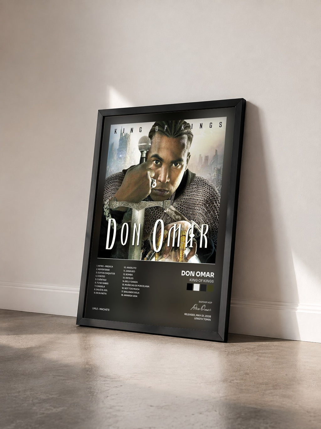 #noir Tableau de l'album King Of Kings de Don Omar vu de trois quarts, cadre noir