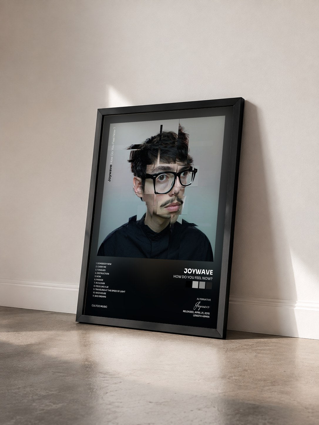 #noir Tableau de l'album How Do You Feel Now? de Joywave vu de trois quarts, cadre noir