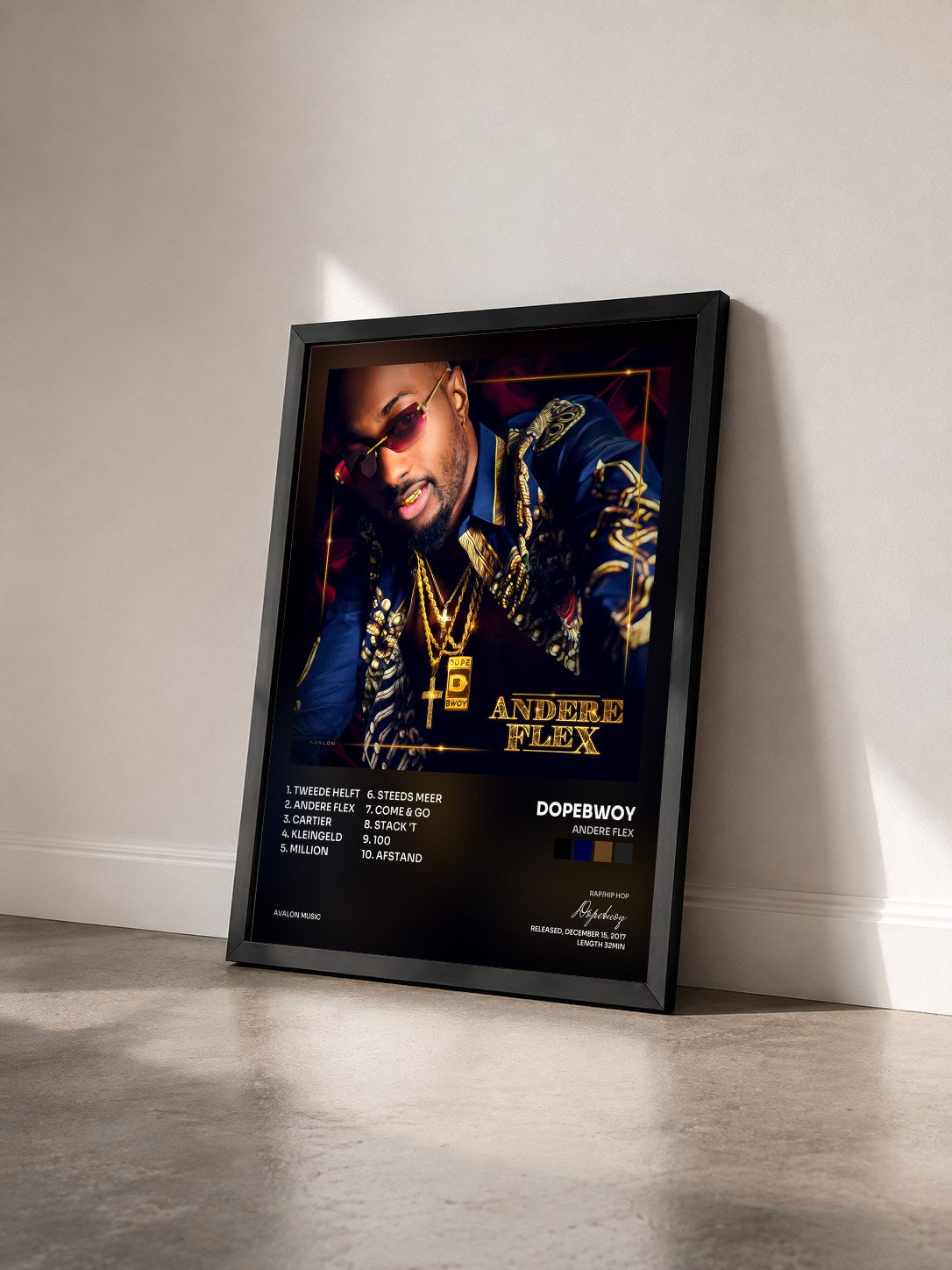 #noir Tableau de l'album Andere Flex de Dopebwoy vu de trois quarts, cadre noir