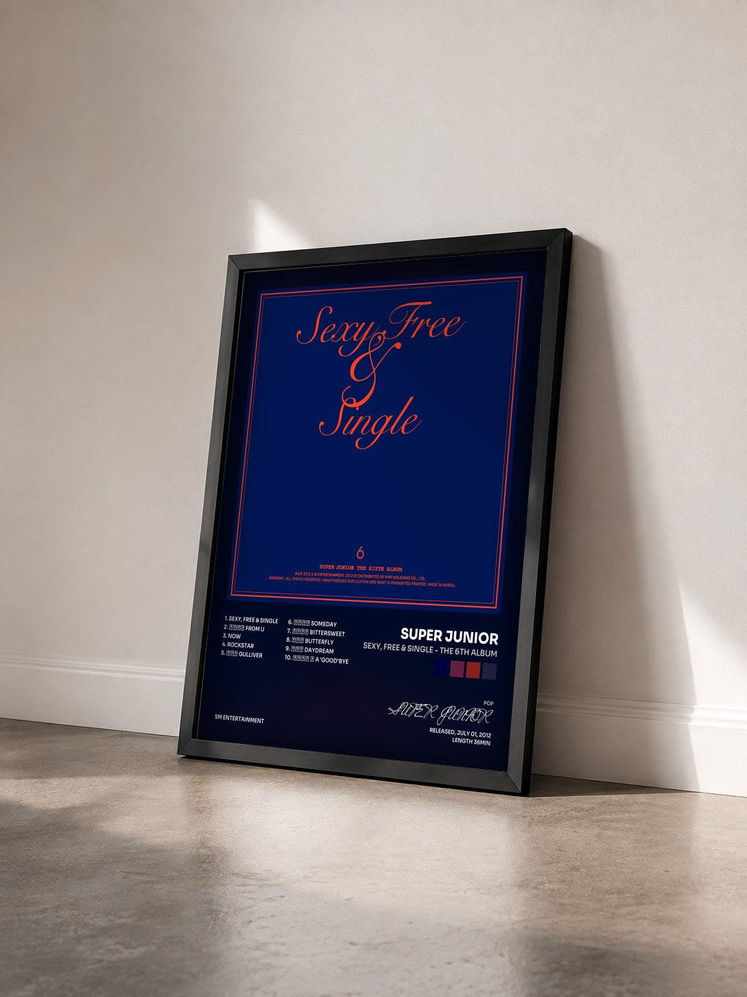 #noir Tableau de l'album Sexy, Free & Single - The 6th Album de SUPER JUNIOR vu de trois quarts, cadre noir