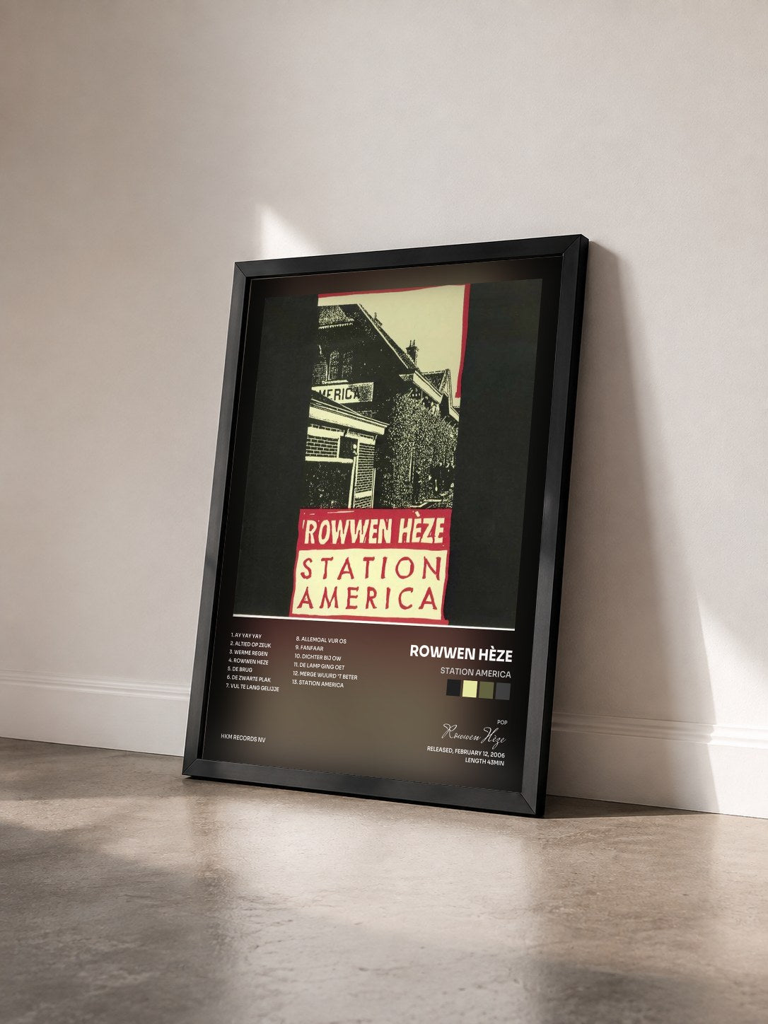 #noir Tableau de l'album Station America de Rowwen Hèze vu de trois quarts, cadre noir