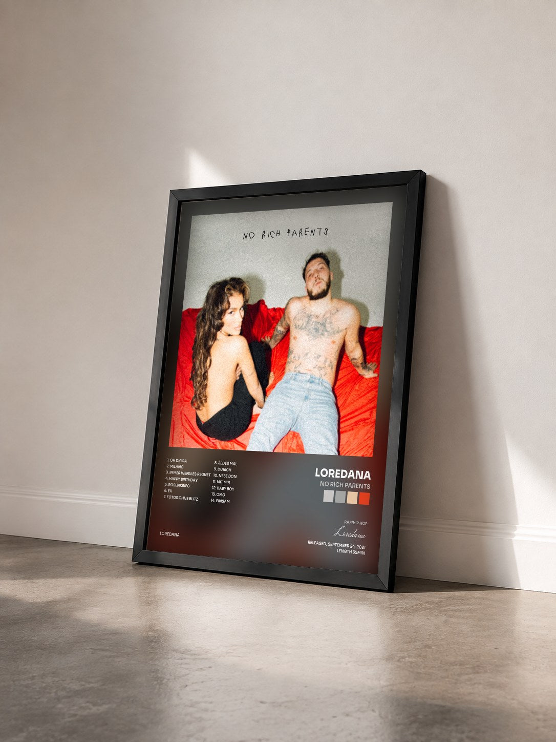 #noir Tableau de l'album No Rich Parents de Loredana vu de trois quarts, cadre noir