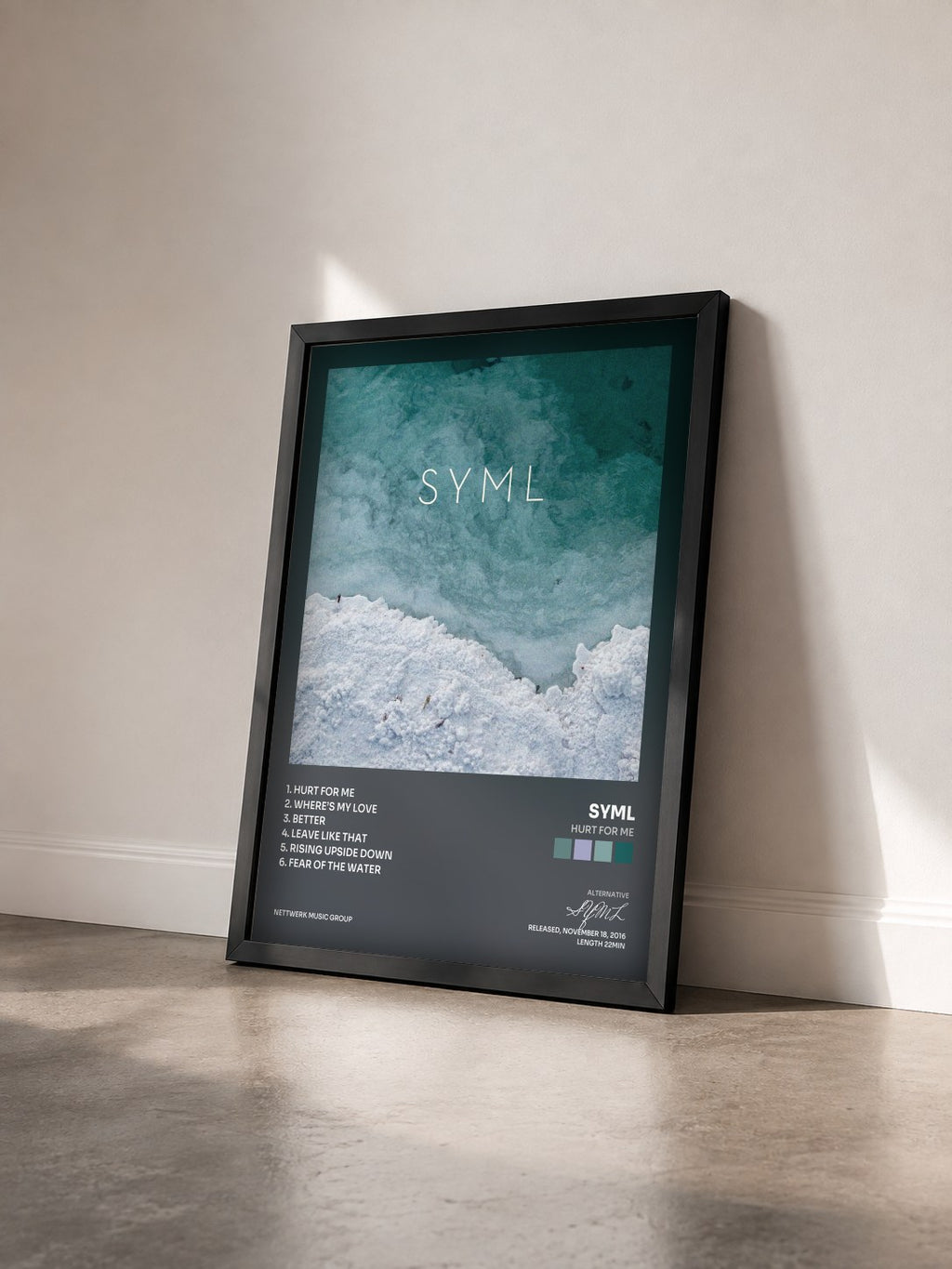#noir Tableau de l'album Hurt for Me de SYML vu de trois quarts, cadre noir