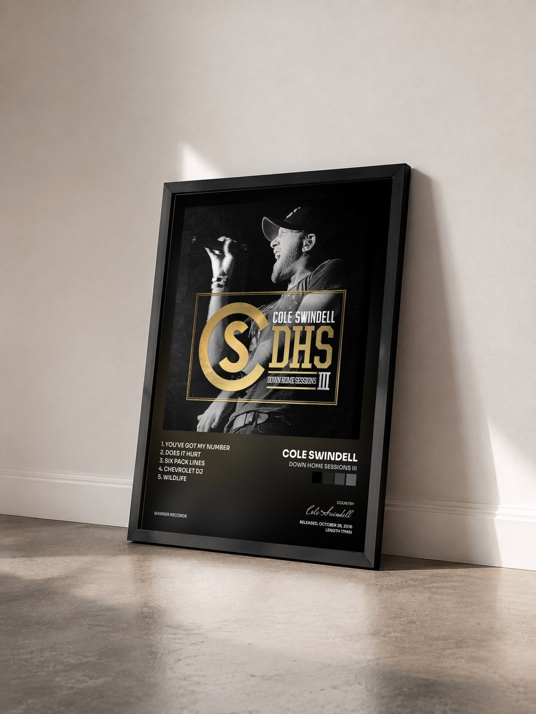 #noir Tableau de l'album Down Home Sessions III de Cole Swindell vu de trois quarts, cadre noir