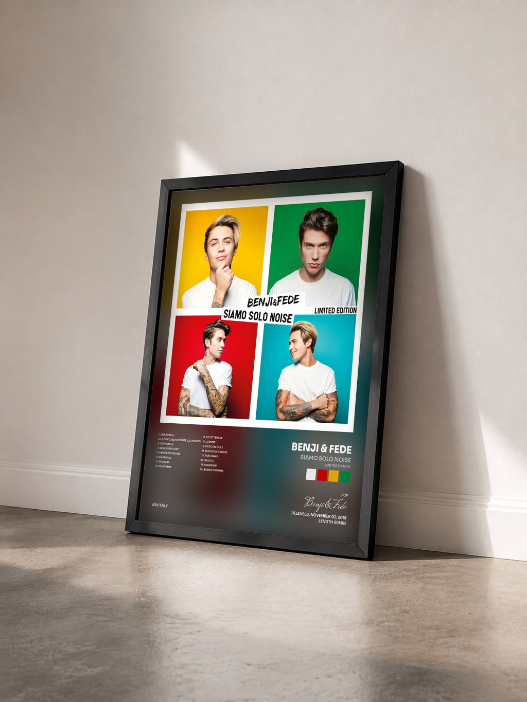 #noir Tableau de l'album Siamo solo noise (Limited Edition) de Benji & Fede vu de trois quarts, cadre noir