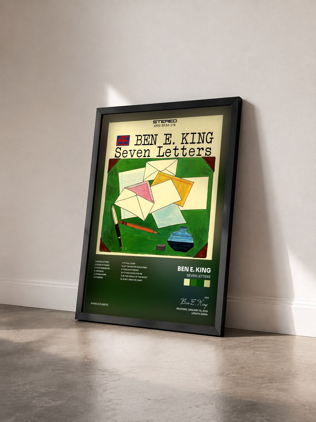 #noir Tableau de l'album Seven Letters de Ben E. King vu de trois quarts, cadre noir