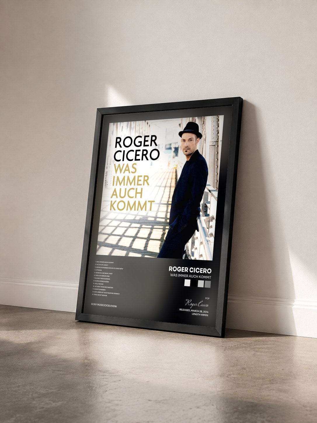 #noir Tableau de l'album Was immer auch kommt de Roger Cicero vu de trois quarts, cadre noir