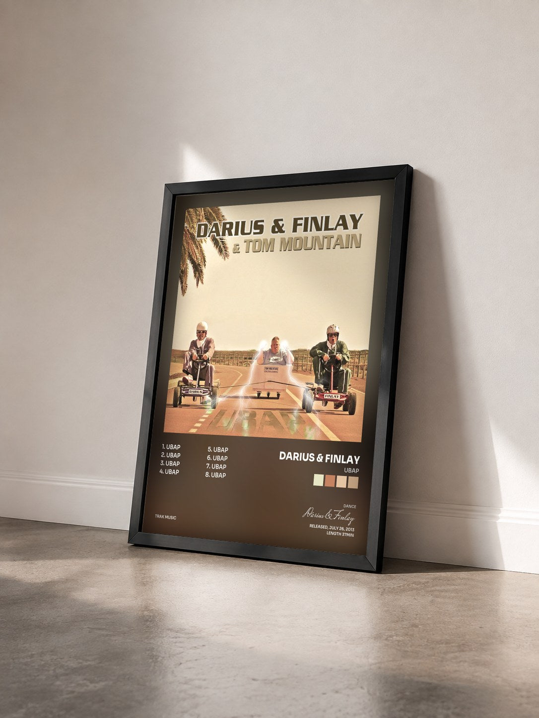 #noir Tableau de l'album Ubap de Darius & Finlay vu de trois quarts, cadre noir
