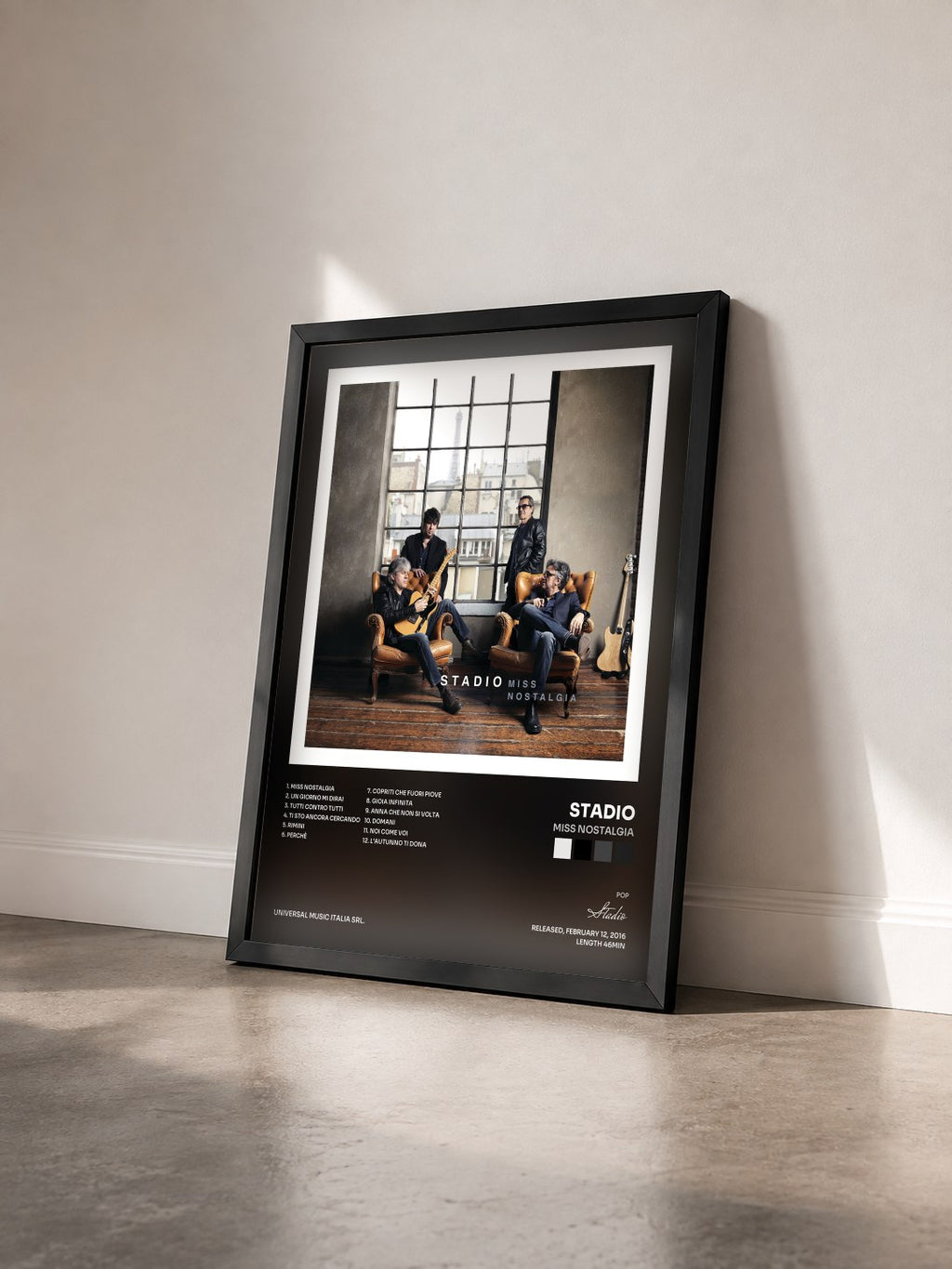 #noir Tableau de l'album Miss Nostalgia de Stadio vu de trois quarts, cadre noir