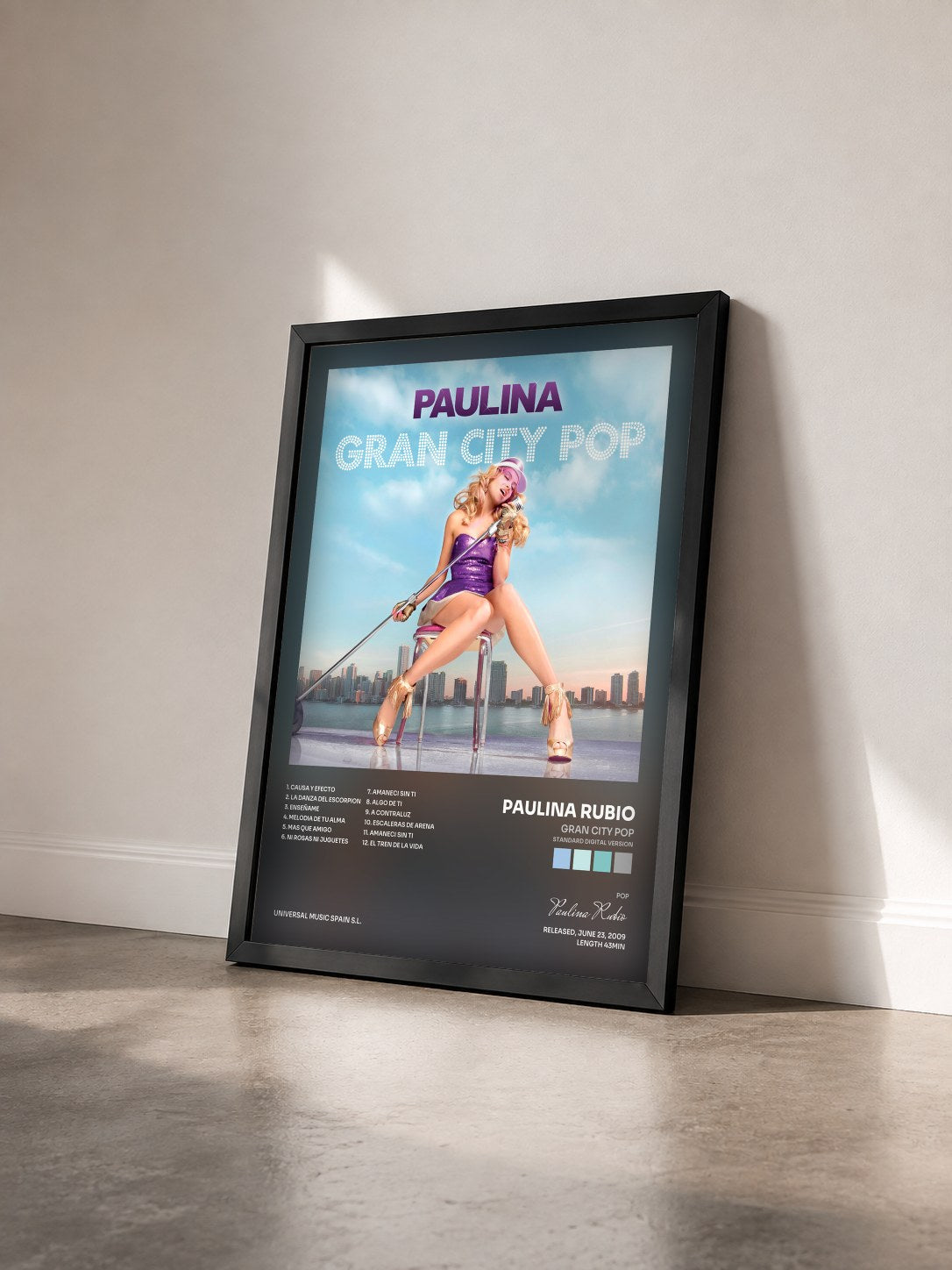 #noir Tableau de l'album Gran City Pop (Standard Digital Version) de Paulina Rubio vu de trois quarts, cadre noir
