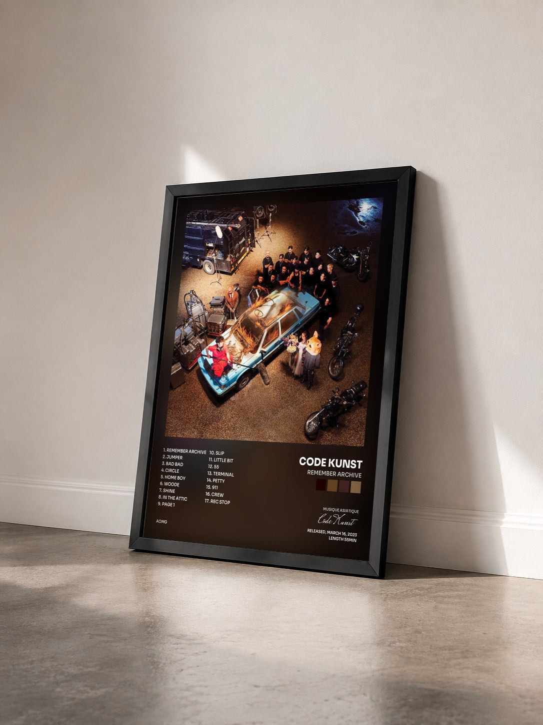 #noir Tableau de l'album Remember Archive de Code Kunst vu de trois quarts, cadre noir