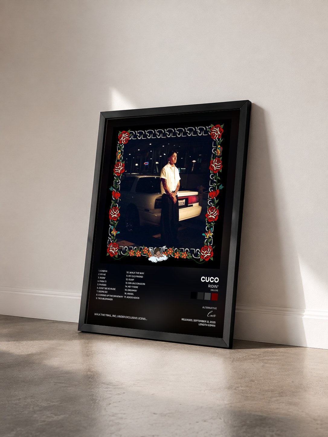 #noir Tableau de l'album Ridin' (Deluxe) de Cuco vu de trois quarts, cadre noir