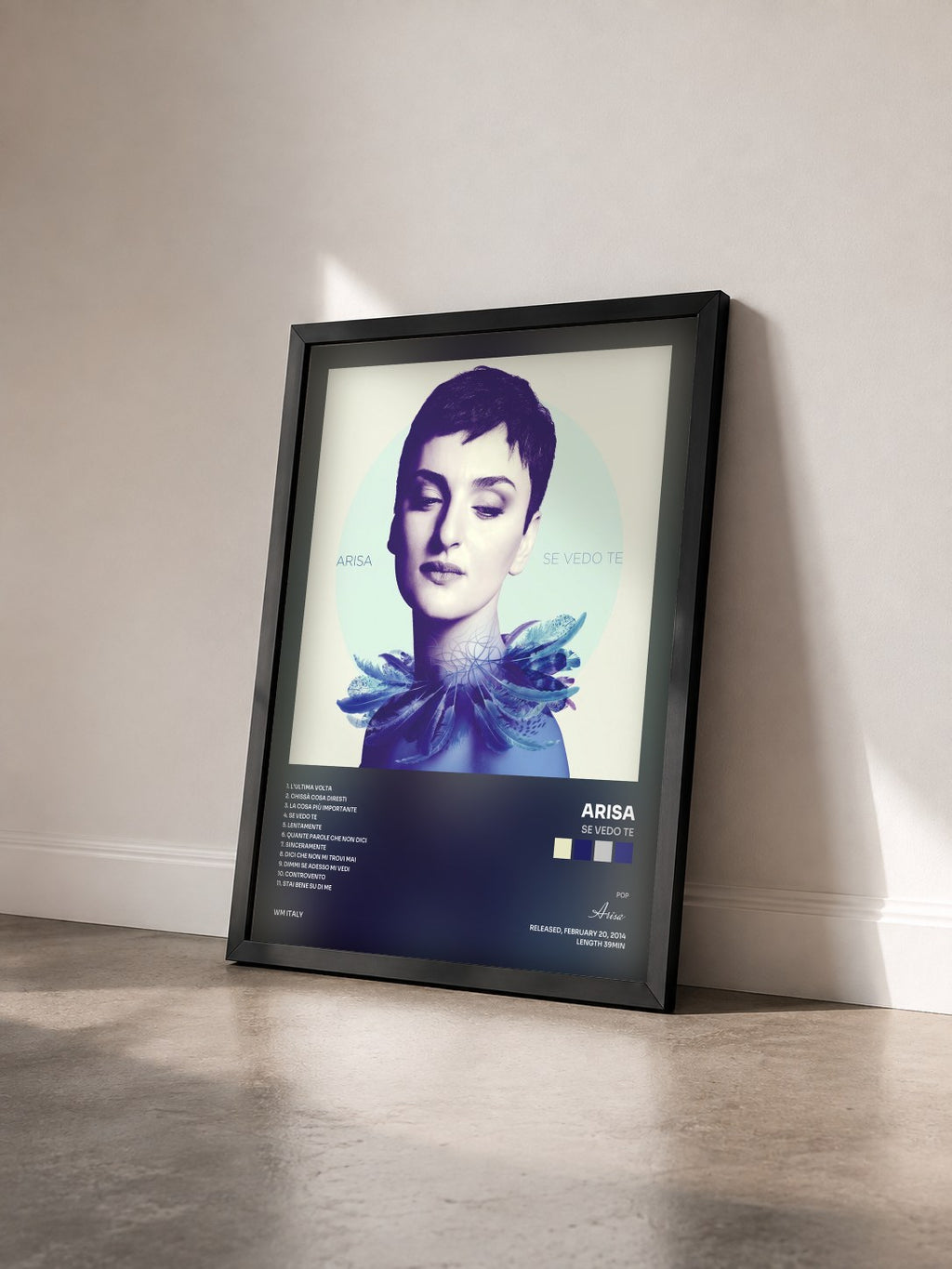 #noir Tableau de l'album Se vedo te de Arisa vu de trois quarts, cadre noir