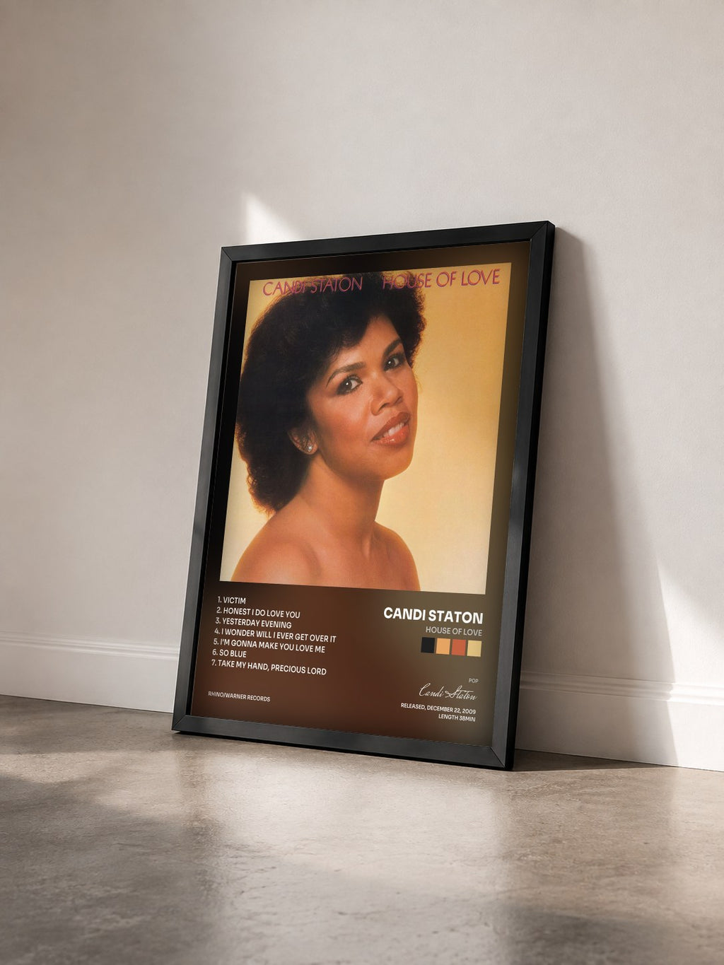 #noir Tableau de l'album House of Love de Candi Staton vu de trois quarts, cadre noir