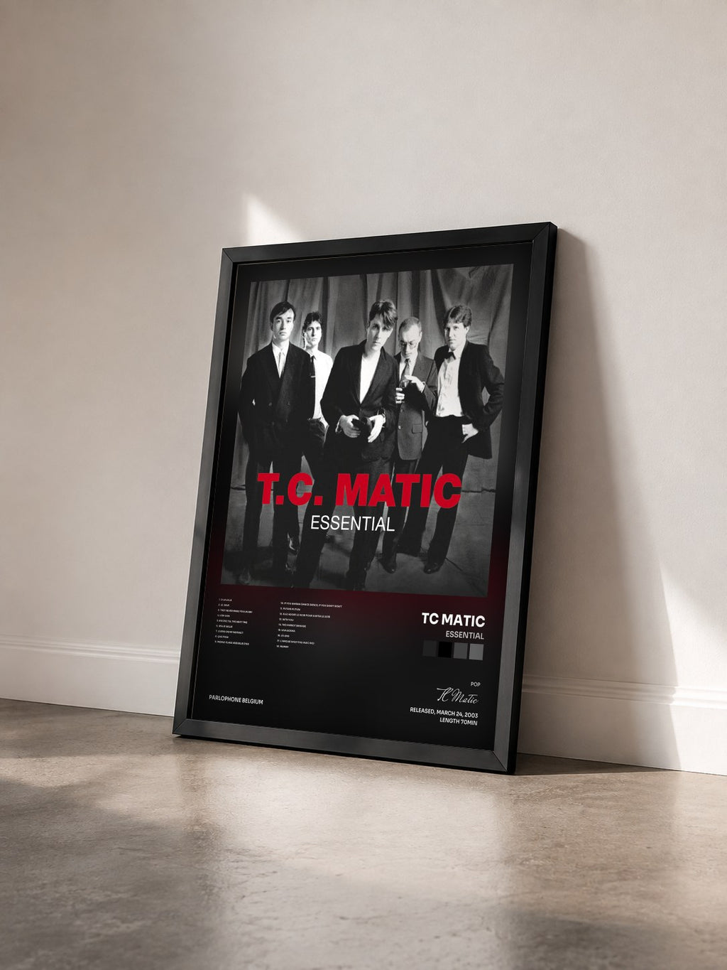 #noir Tableau de l'album Essential de TC Matic vu de trois quarts, cadre noir