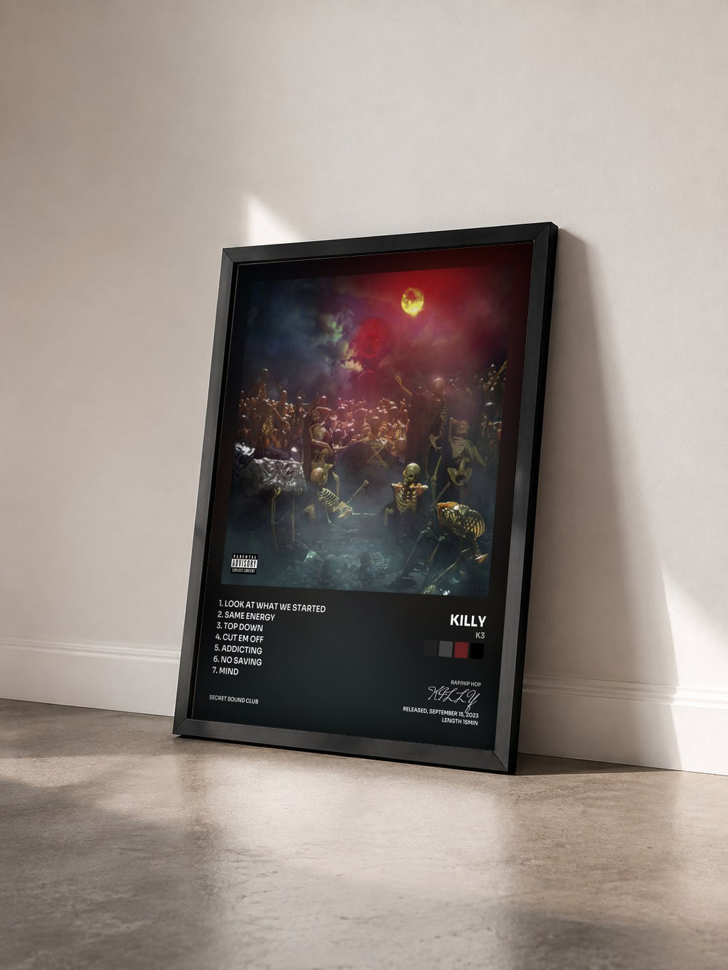 #noir Tableau de l'album K3 de KILLY vu de trois quarts, cadre noir