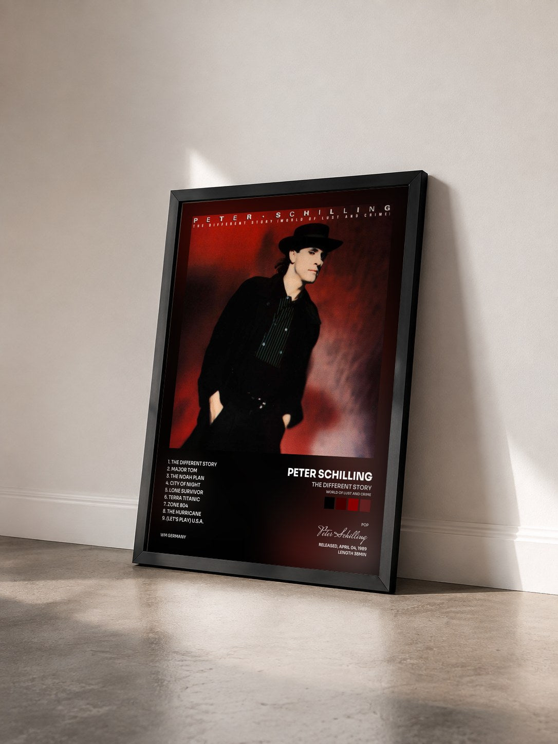 #noir Tableau de l'album The Different Story (World Of Lust And Crime) de Peter Schilling vu de trois quarts, cadre noir
