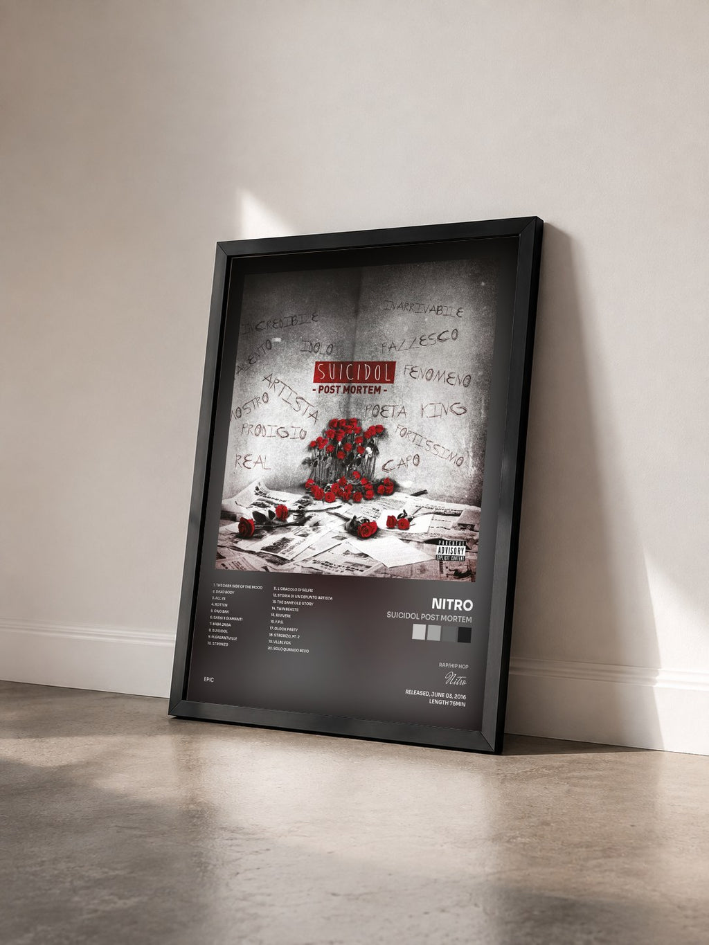 #noir Tableau de l'album Suicidol Post Mortem de Nitro vu de trois quarts, cadre noir