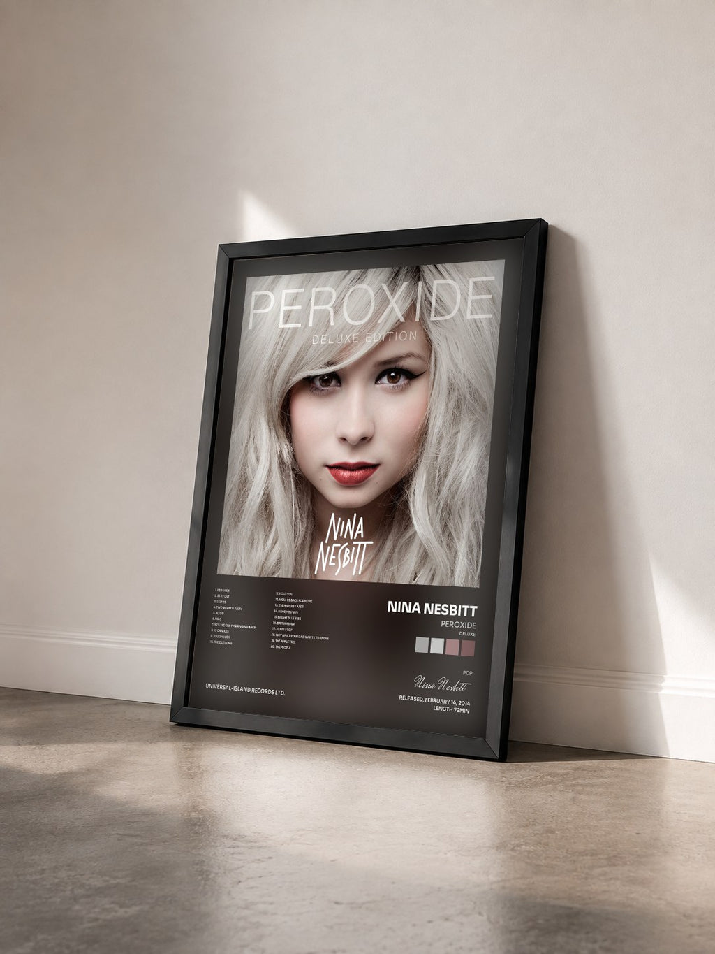 #noir Tableau de l'album Peroxide (Deluxe) de Nina Nesbitt vu de trois quarts, cadre noir
