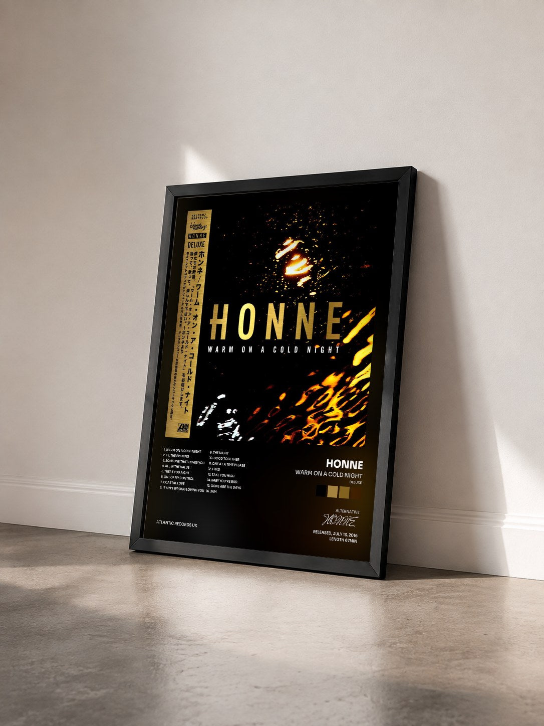 #noir Tableau de l'album Warm on a Cold Night (Deluxe) de HONNE vu de trois quarts, cadre noir