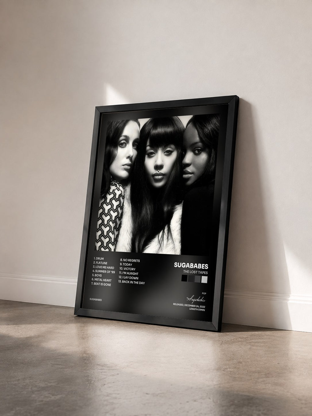 #noir Tableau de l'album The Lost Tapes de Sugababes vu de trois quarts, cadre noir
