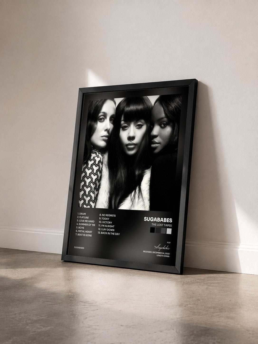 #noir Tableau de l'album The Lost Tapes de Sugababes vu de trois quarts, cadre noir