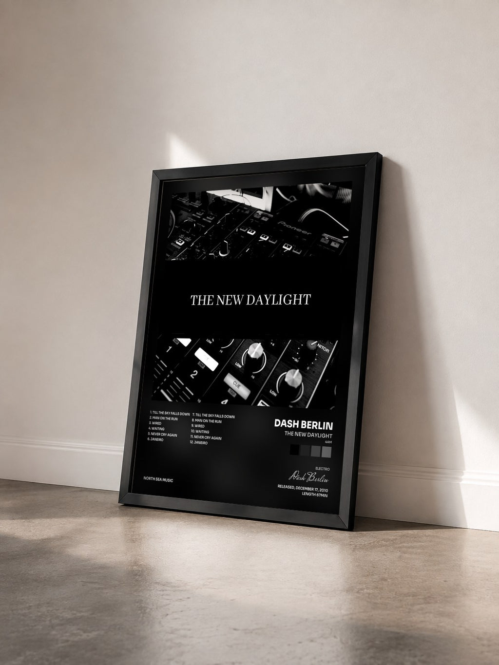 #noir Tableau de l'album The New Daylight (4AM) de Dash Berlin vu de trois quarts, cadre noir