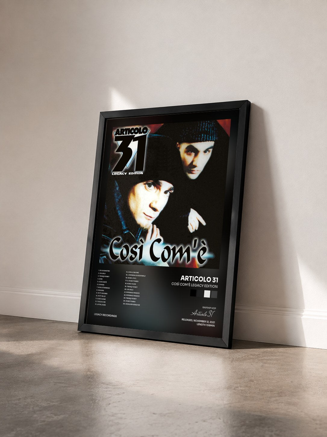 #noir Tableau de l'album Così com'è LEGACY EDITION de Articolo 31 vu de trois quarts, cadre noir