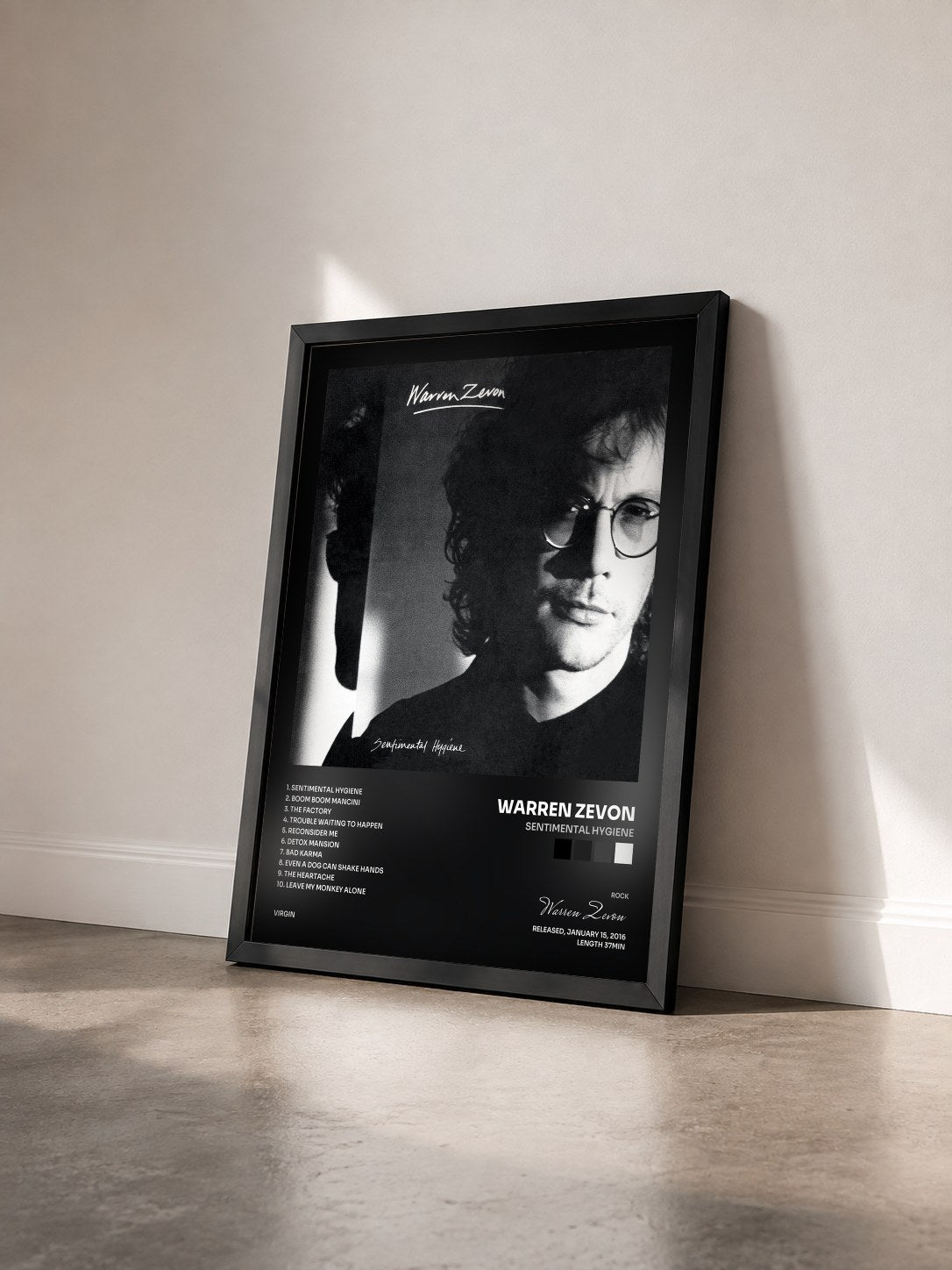 #noir Tableau de l'album Sentimental Hygiene de Warren Zevon vu de trois quarts, cadre noir
