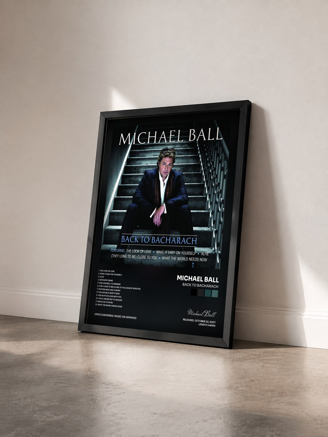 #noir Tableau de l'album Back To Bacharach de Michael Ball vu de trois quarts, cadre noir