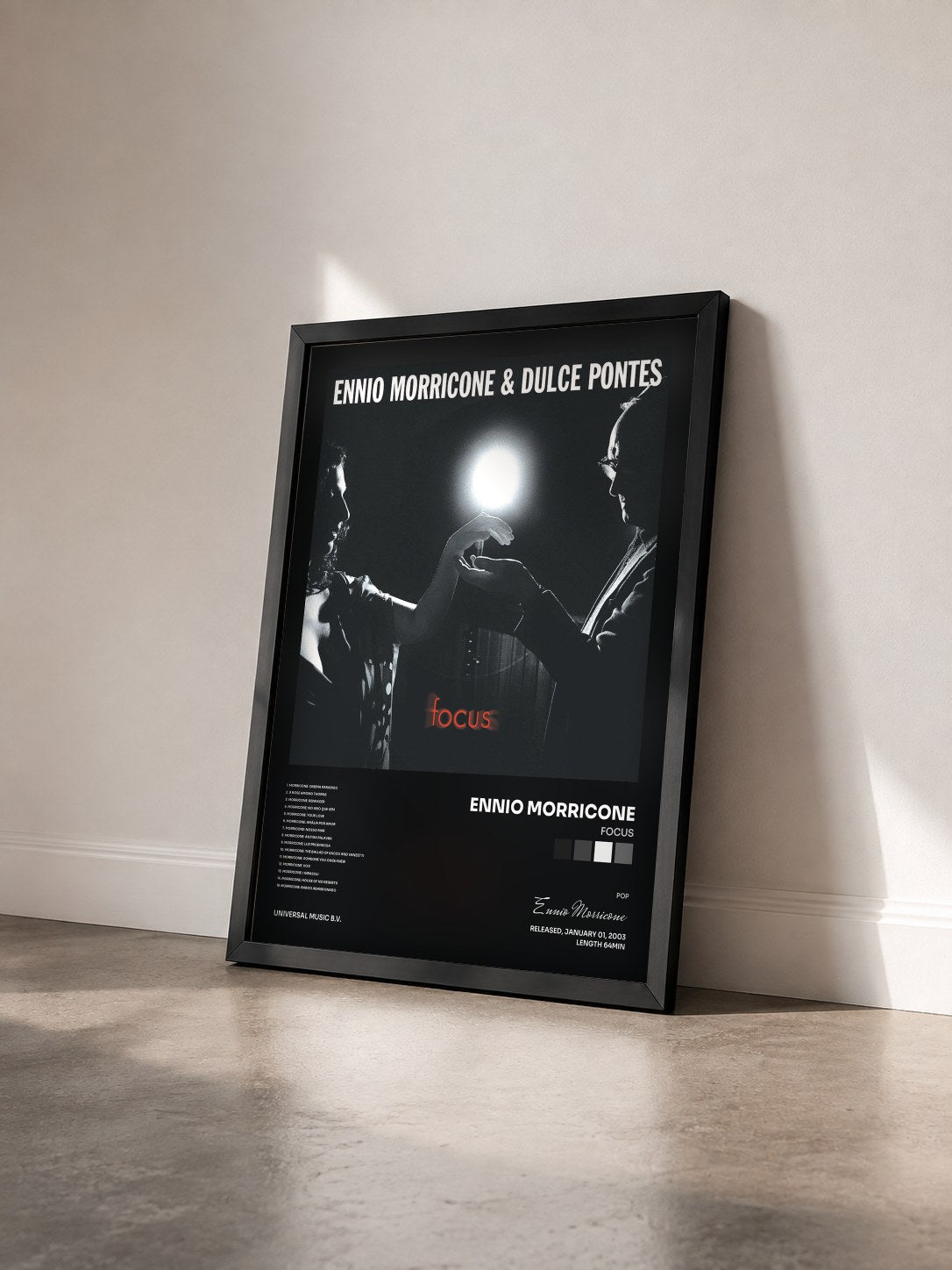 #noir Tableau de l'album Focus de Ennio Morricone vu de trois quarts, cadre noir