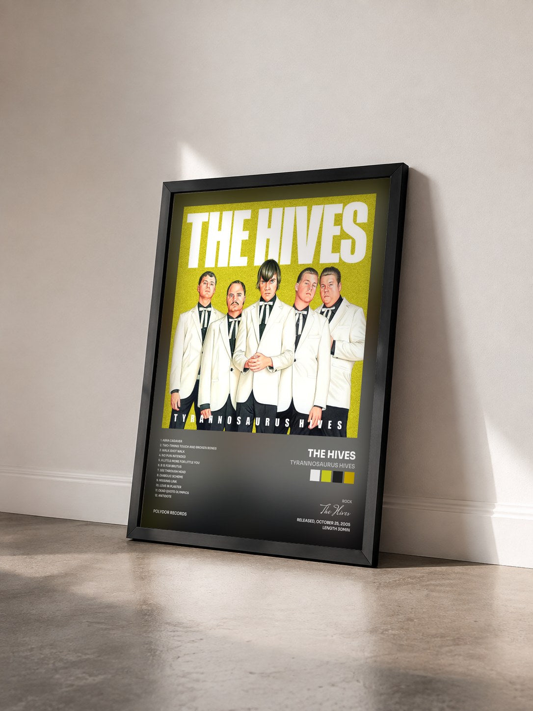 #noir Tableau de l'album Tyrannosaurus Hives de The Hives vu de trois quarts, cadre noir