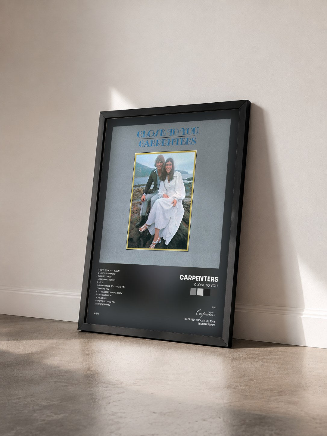 #noir Tableau de l'album Close To You de Carpenters vu de trois quarts, cadre noir