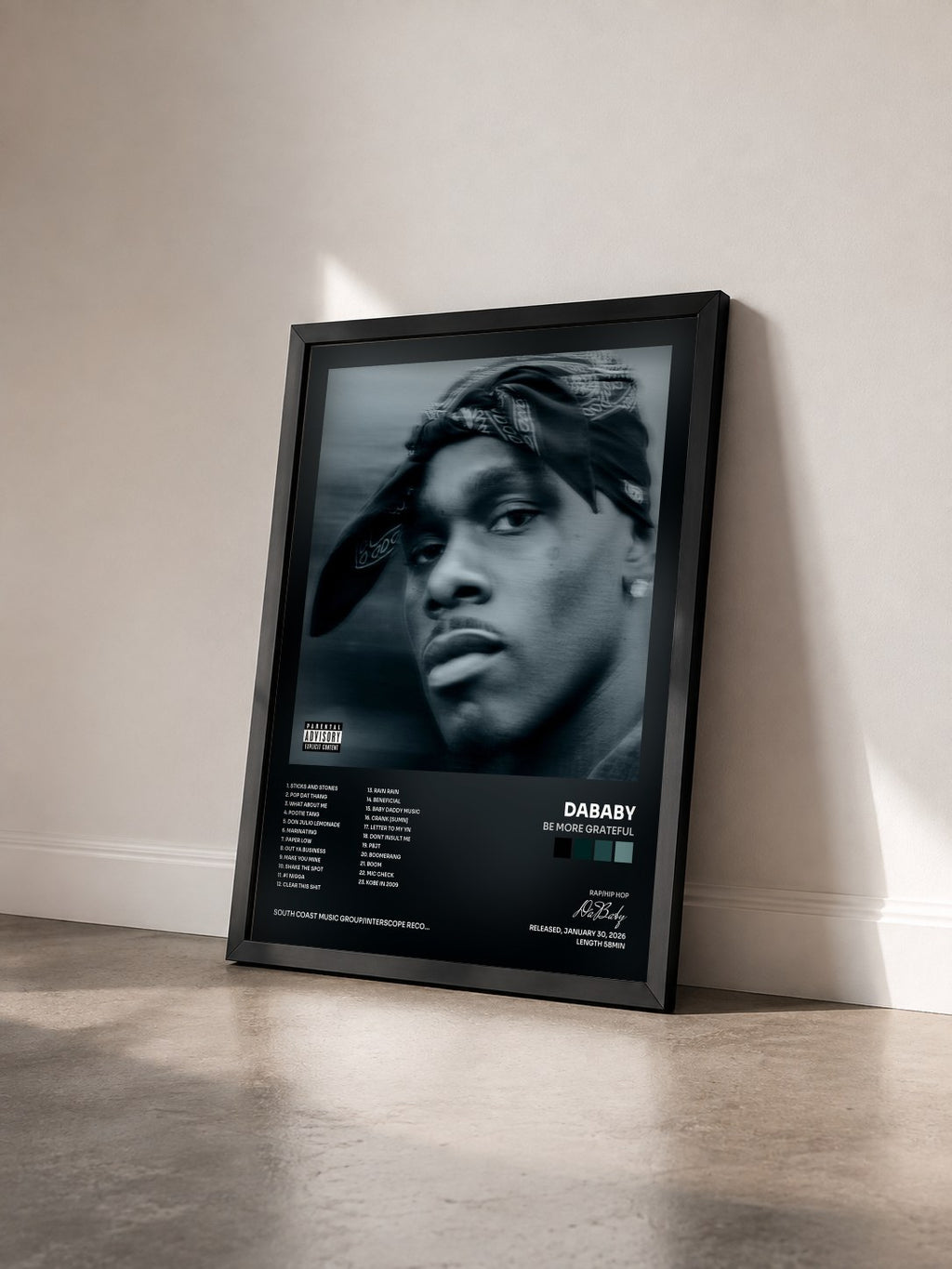 #noir Tableau de l'album BE MORE GRATEFUL de DaBaby vu de trois quarts, cadre noir