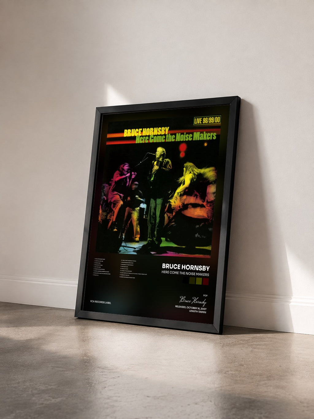 #noir Tableau de l'album Here Come the Noise Makers de Bruce Hornsby vu de trois quarts, cadre noir