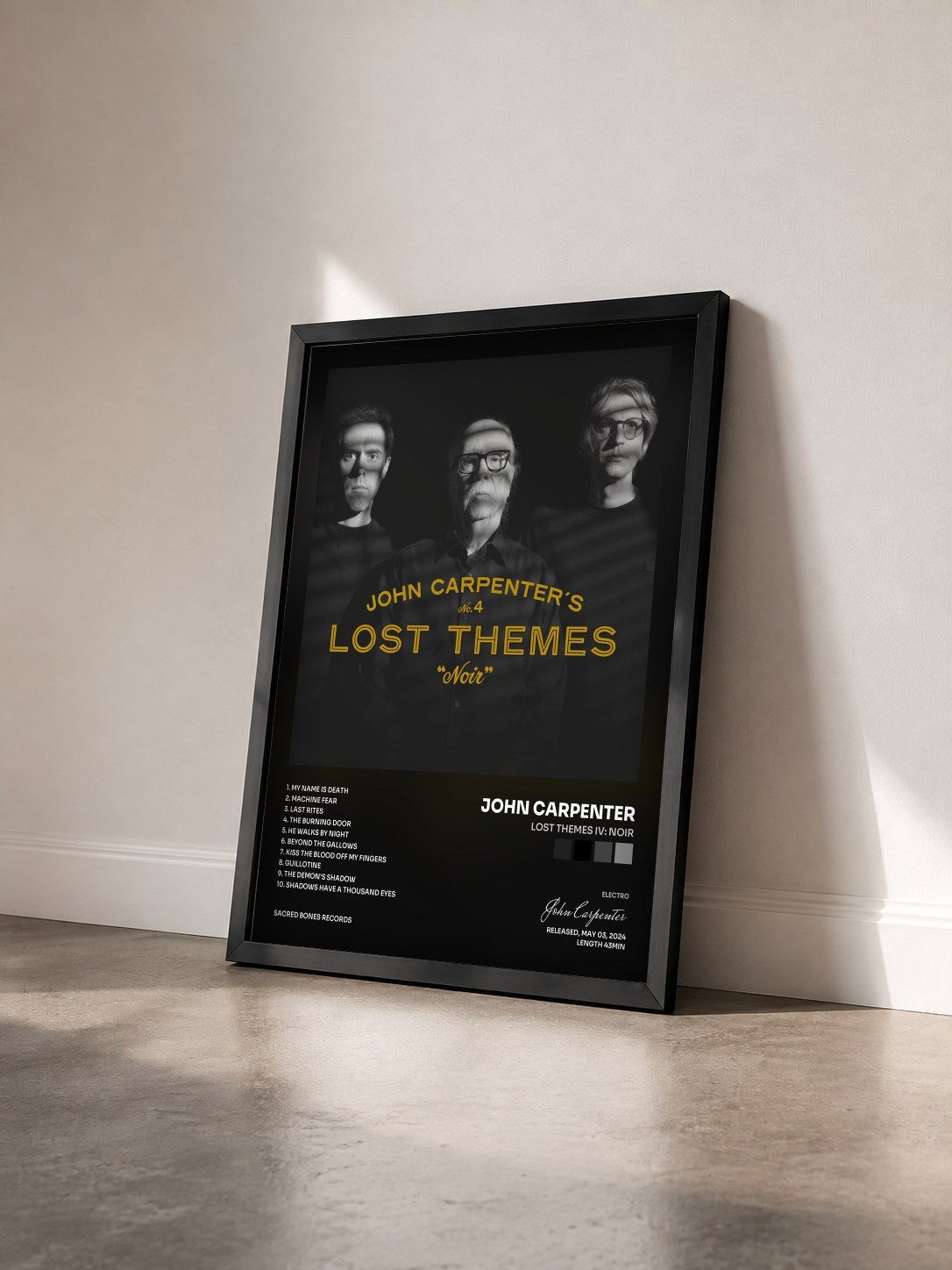 #noir Tableau de l'album Lost Themes IV: Noir de John Carpenter vu de trois quarts, cadre noir