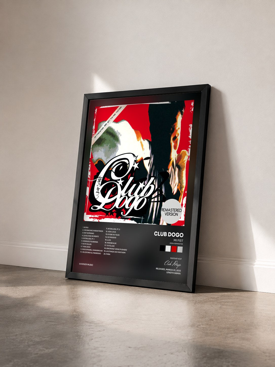#noir Tableau de l'album MI Fist (2004 Remaster) de Club Dogo vu de trois quarts, cadre noir